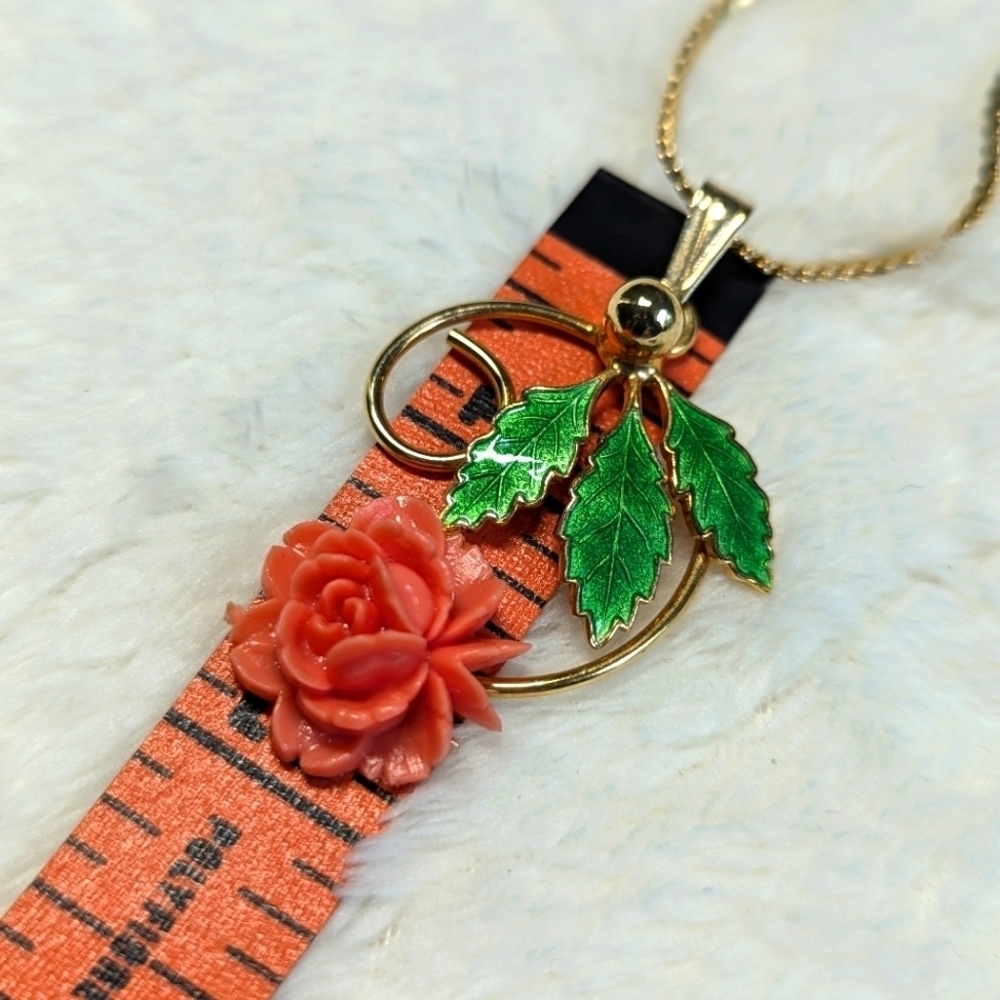 Vintage 70's Coral Resin & Enamel Floral Pendant, Brooche and Pierced Earrings - Picture 9 of 12